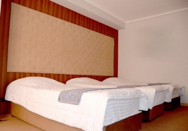 اتاق سه تخته هتل آپارتمان ایرانیان تبریز